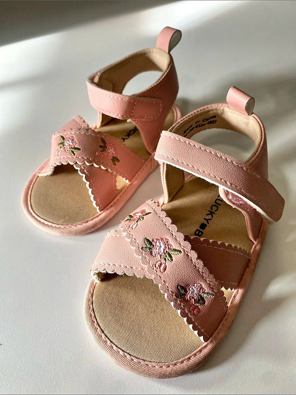 Lucky Brand baby Girls Pink Floral Sandals Size 4